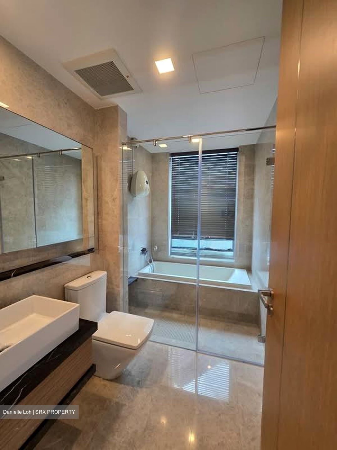 Marina Bay Residences (D1), Condominium #582353031
